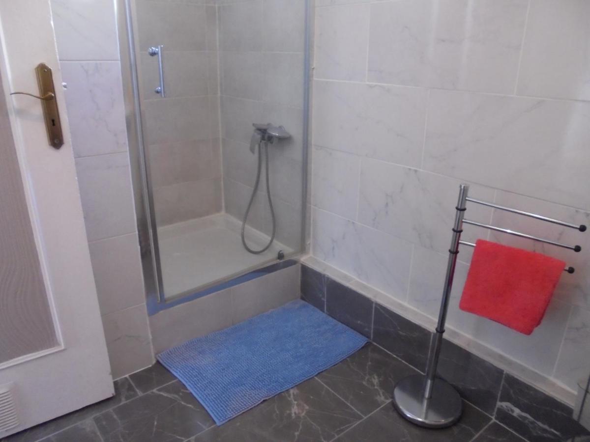 CHAMBRE SPACIEUSE CONFORTABLE,WIFI,Climatisée,près GARE TGV,parking,pt dejeuner Perpignano Esterno foto