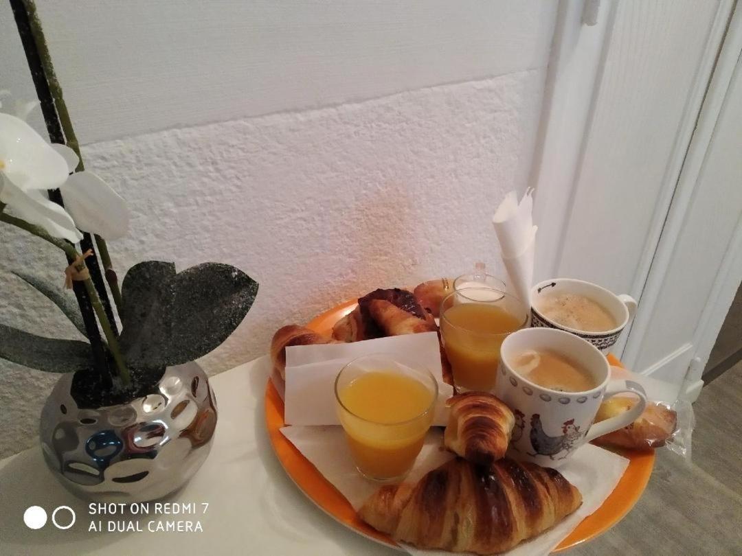 CHAMBRE SPACIEUSE CONFORTABLE,WIFI,Climatisée,près GARE TGV,parking,pt dejeuner Perpignano Esterno foto