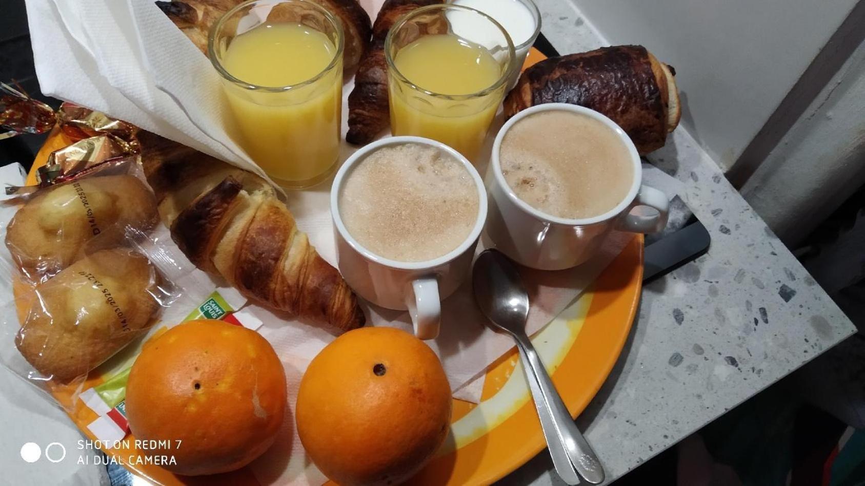 CHAMBRE SPACIEUSE CONFORTABLE,WIFI,Climatisée,près GARE TGV,parking,pt dejeuner Perpignano Esterno foto