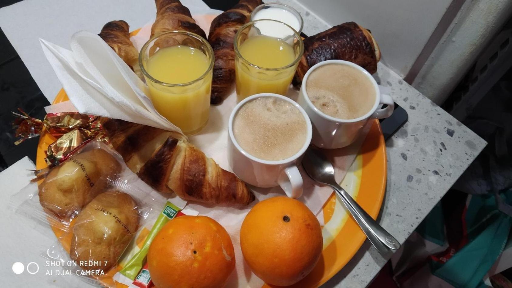 CHAMBRE SPACIEUSE CONFORTABLE,WIFI,Climatisée,près GARE TGV,parking,pt dejeuner Perpignano Esterno foto
